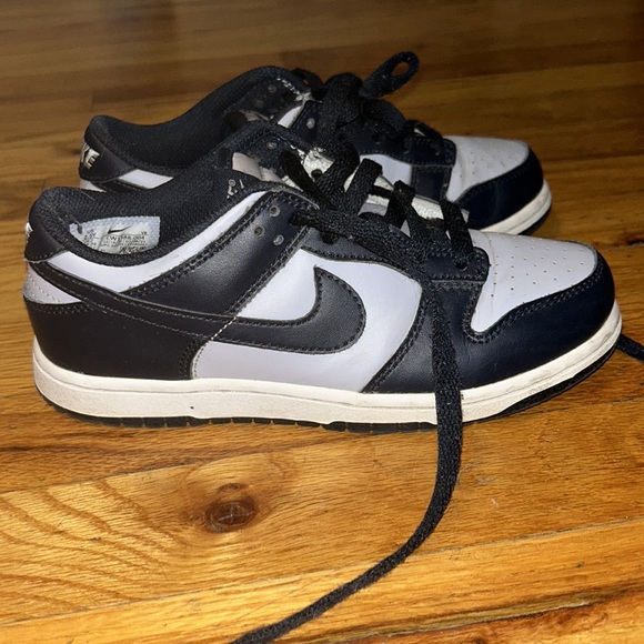 Kids Nike low dunk Georgetown’s - Picture 3 of 4